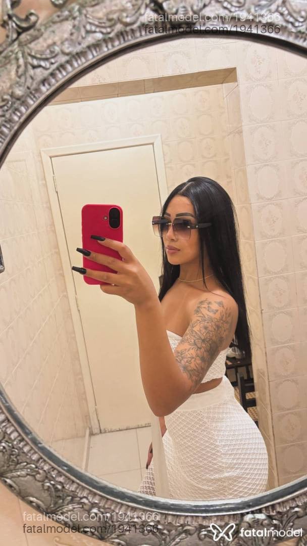 Acompanhante mulher com cabelo castanho de olhos castanhos - Nicole Matos