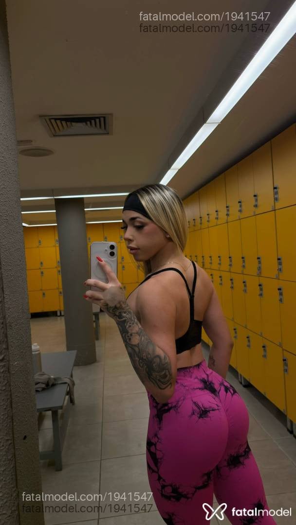 Acompanhante mulher trans loira (o) de olhos castanhos - Rebecca Santos