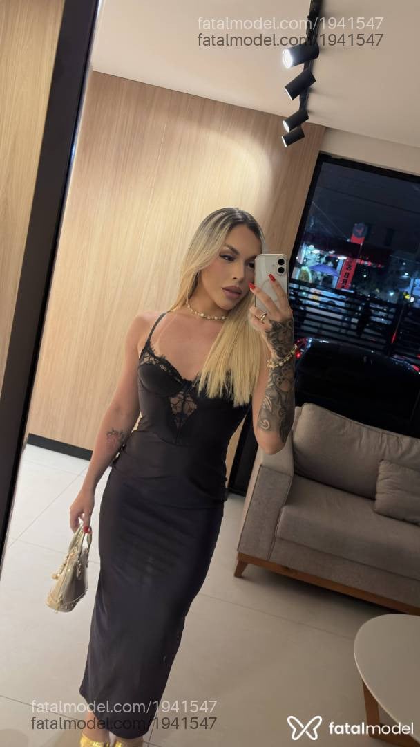 Acompanhante mulher trans loira (o) de olhos castanhos - Rebecca Santos
