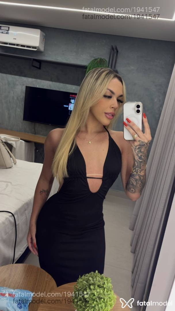Acompanhante mulher trans loira (o) de olhos castanhos - Rebecca Santos