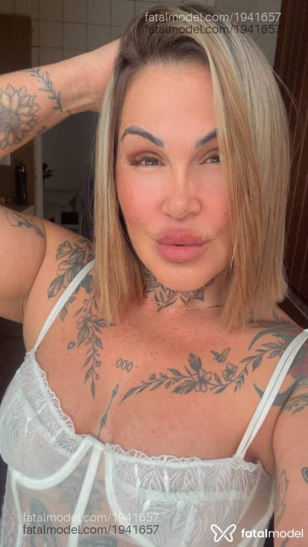 Acompanhante mulher loira (o) de olhos castanhos em Jaraguá do Sul - Paula Martins