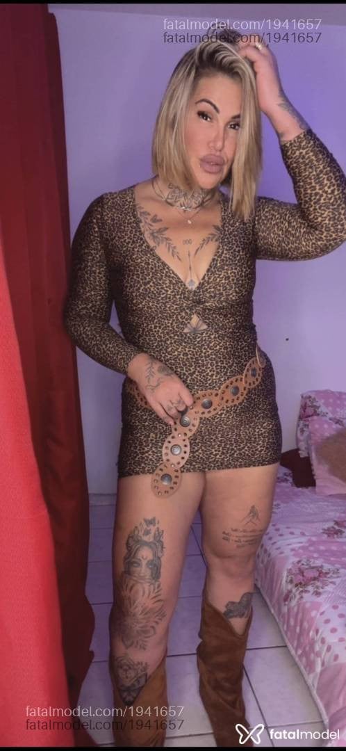 Acompanhante mulher loira (o) de olhos castanhos - Paula Martins