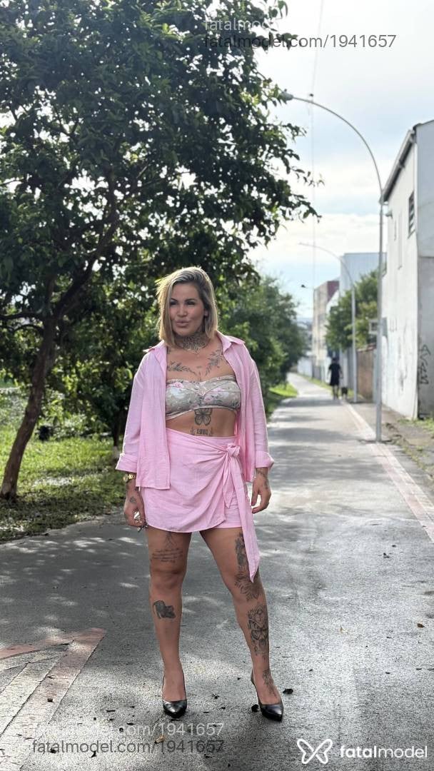 Acompanhante mulher loira (o) de olhos castanhos - Paula Martins