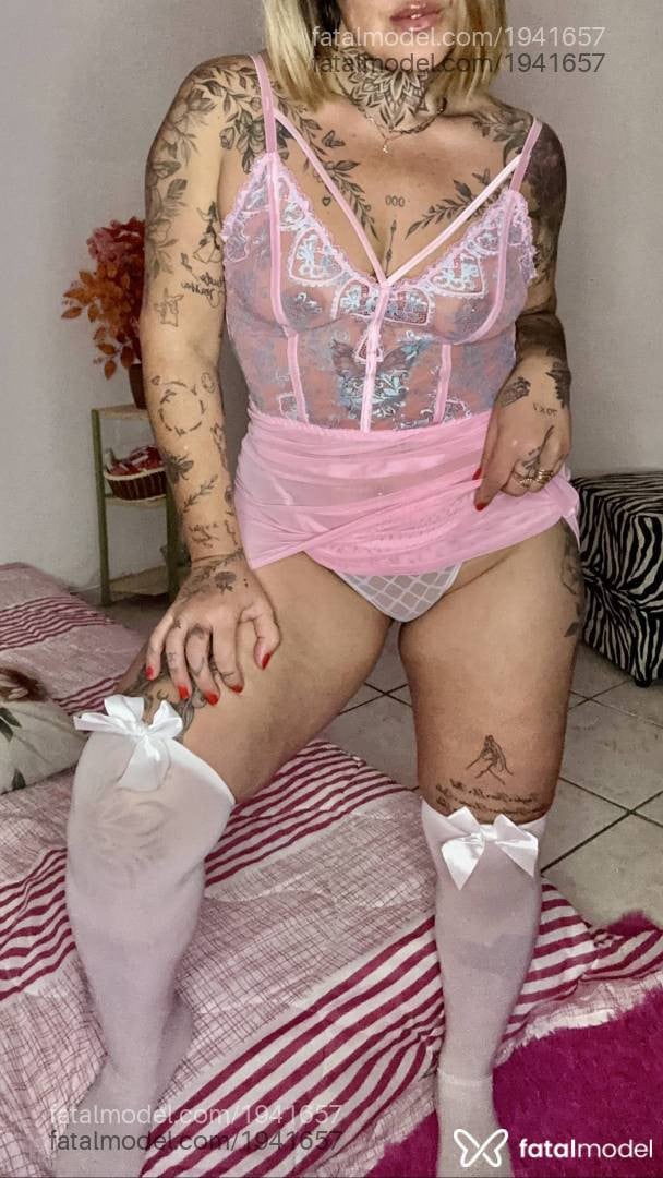 Acompanhante mulher loira (o) de olhos castanhos - Paula Martins