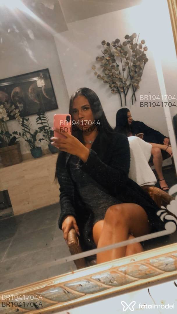 Acompanhante mulher morena (o) de olhos castanhos em São Paulo Acompanhante mulher morena (o) de olhos castanhos em São Paulo - Emilli