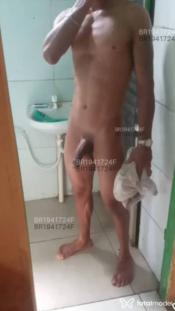 Acompanhante homem com cabelo castanho de olhos pretos em Rondonópolis Acompanhante homem com cabelo castanho de olhos pretos em Rondonópolis - Ferinha