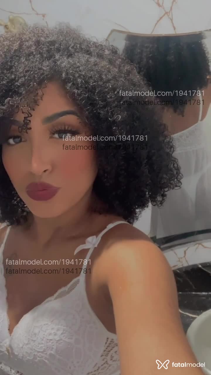Acompanhante mulher morena (o) de olhos castanhos em Balneário Camboriú - Cristal