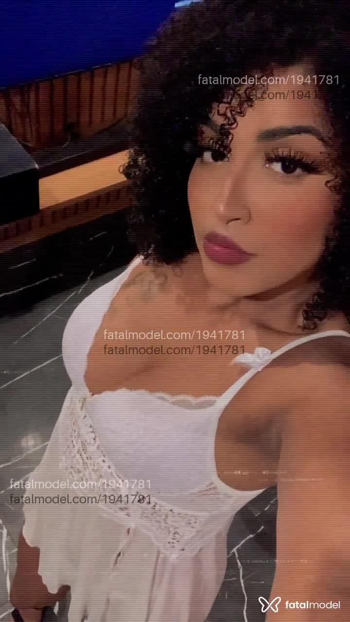 Acompanhante mulher morena (o) de olhos castanhos em Balneário Camboriú - Cristal