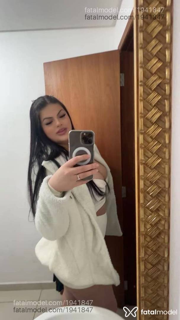 Acompanhante mulher com cabelo castanho de olhos castanhos - Pantera