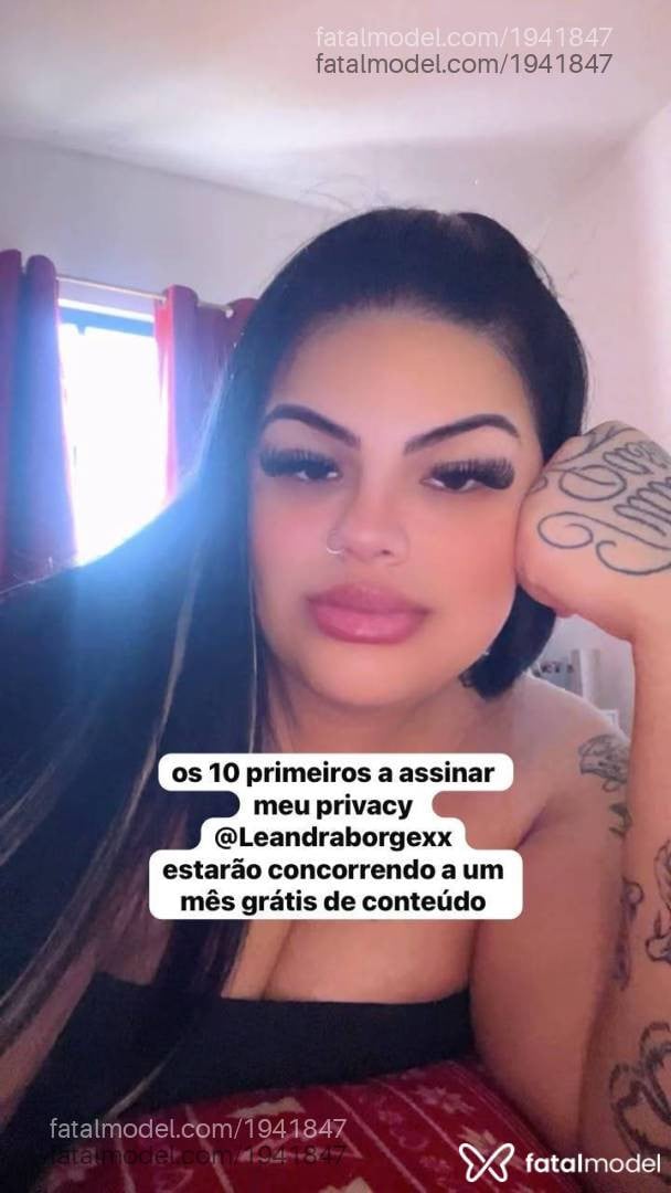 Acompanhante mulher com cabelo castanho de olhos castanhos - Pantera