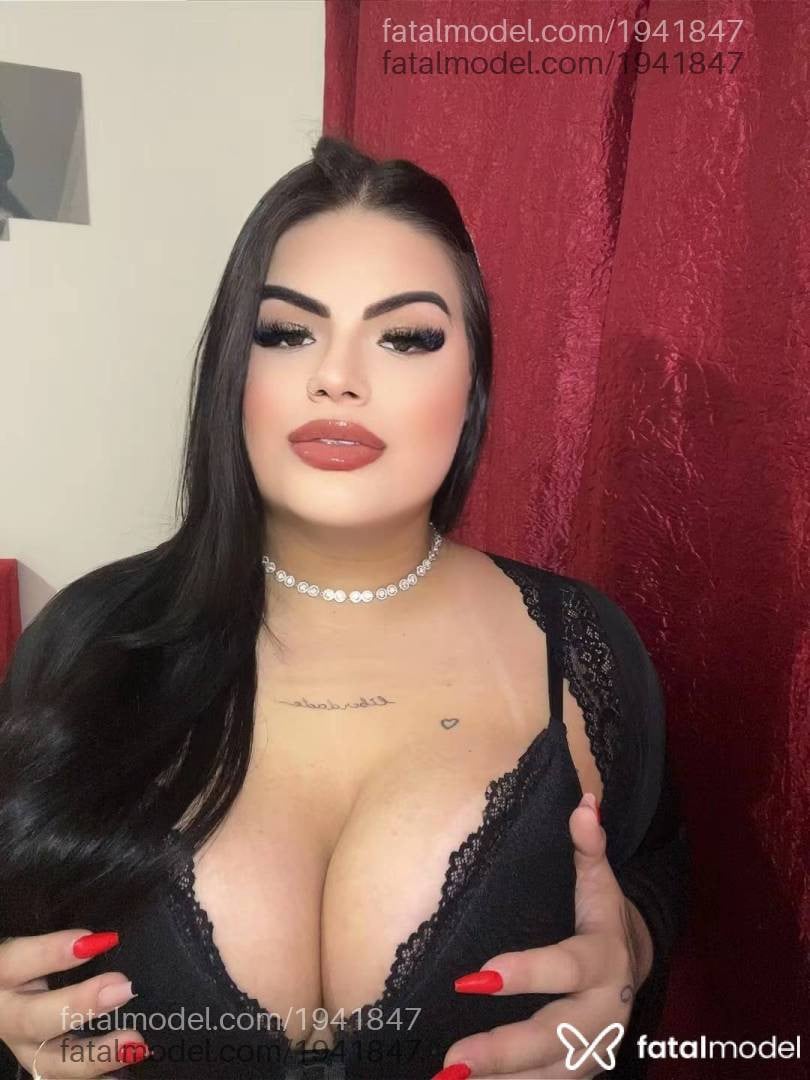 Acompanhante mulher com cabelo castanho de olhos castanhos - Pantera