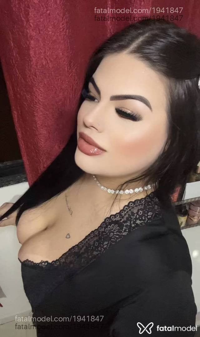 Acompanhante mulher com cabelo castanho de olhos castanhos - Pantera