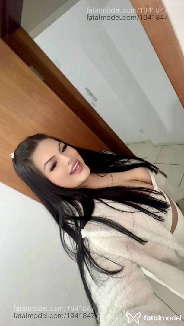 Acompanhante mulher com cabelo castanho de olhos castanhos - Pantera