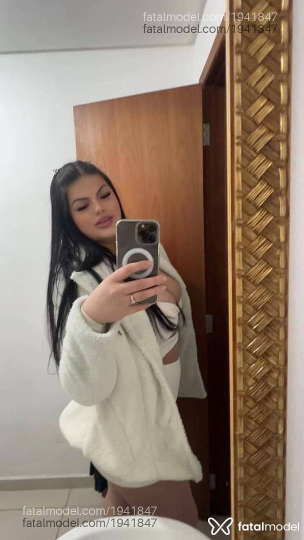 Acompanhante mulher com cabelo castanho de olhos castanhos - Pantera