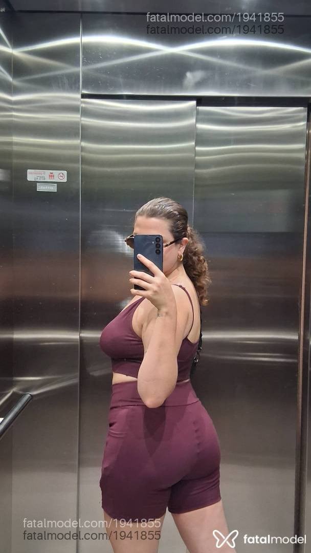 Acompanhante mulher com cabelo castanho de olhos castanhos - Bárbara Buarque