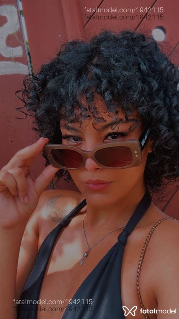 Acompanhante mulher morena (o) de olhos castanhos - Victória