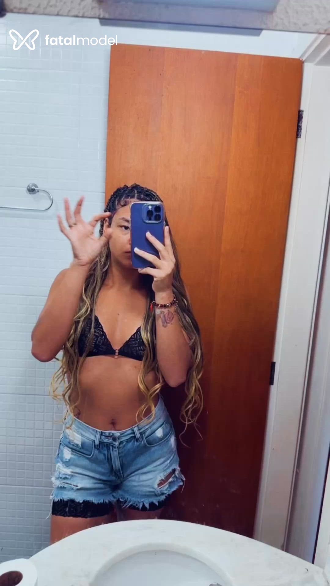 Acompanhante mulher morena (o) de olhos castanhos - Victória