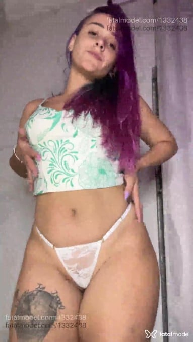 Acompanhante mulher com cabelo colorido de olhos castanhos em São José dos Campos Acompanhante mulher com cabelo colorido de olhos castanhos em São José dos Campos - Rafaela Unicórnio
