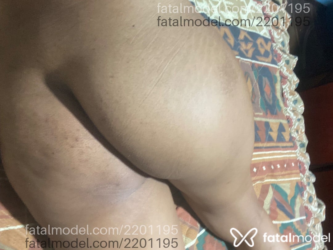Acompanhante mulher morena (o) de olhos pretos - Bella