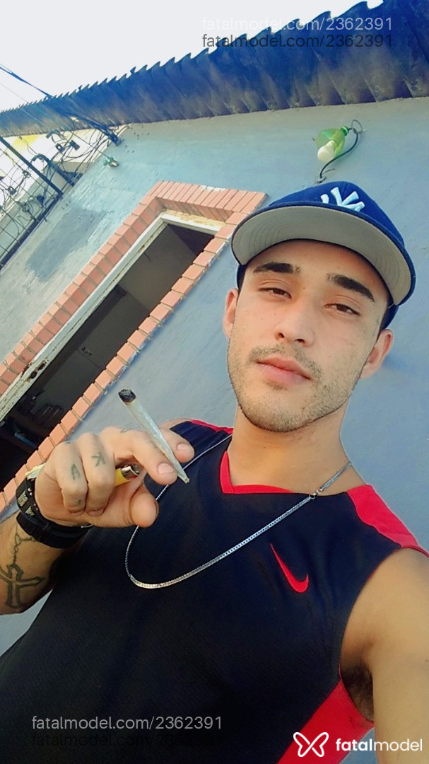 Acompanhante homem morena (o) de olhos castanhos em Porto Alegre - Mickael