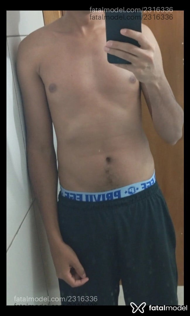 Acompanhante homem morena (o) de olhos pretos - Maicon Acompanhante homem morena (o) de olhos pretos - Maicon