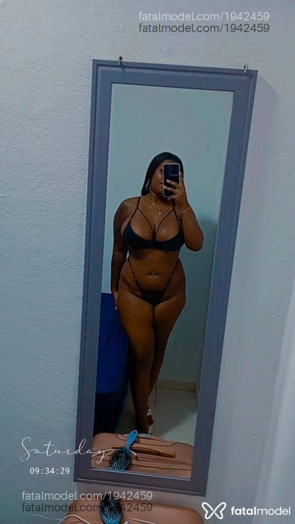 Acompanhante mulher com cabelo castanho de olhos pretos - Lorena Dias