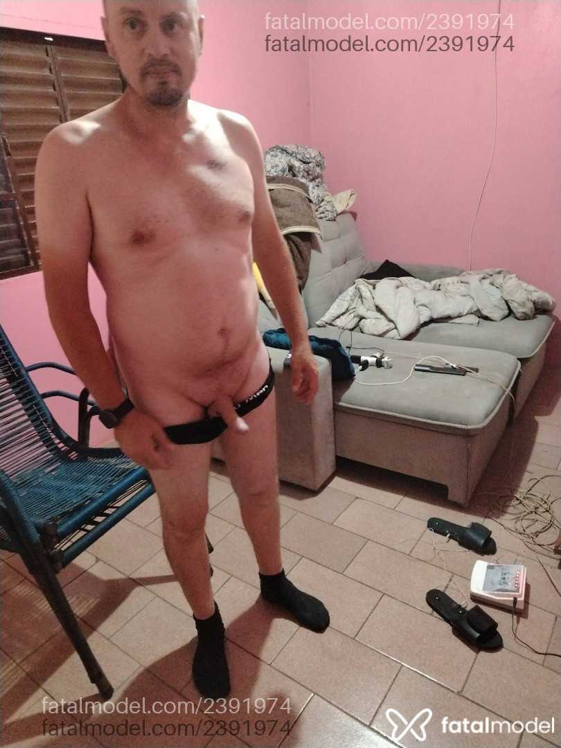Acompanhante homem com cabelo castanho de olhos azuis em Brusque - Alemão