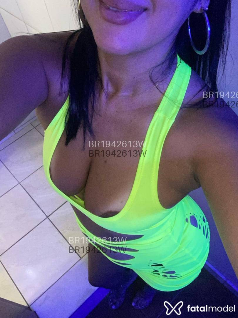 Acompanhante mulher com cabelo castanho de olhos pretos em Catanduva - Julia Fernandes