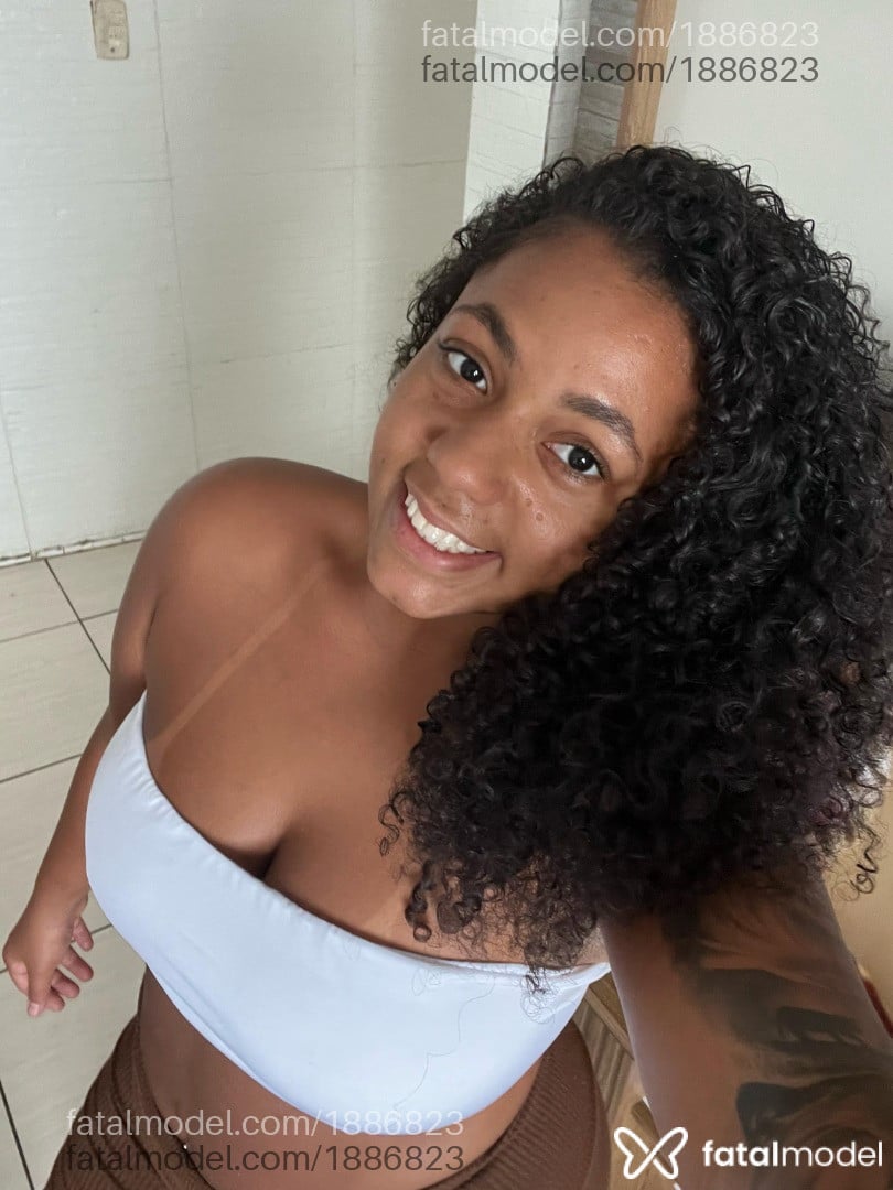 Acompanhante mulher morena (o) de olhos pretos em Virtual - Zayah