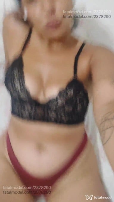 Acompanhante mulher morena (o) de olhos castanhos - Nina