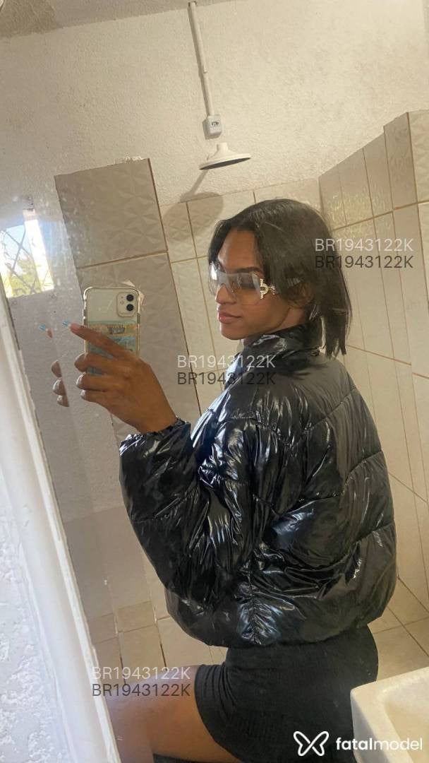 Acompanhante mulher trans com cabelo castanho de olhos castanhos - Jhooow Acompanhante mulher trans com cabelo castanho de olhos castanhos - Jhooow