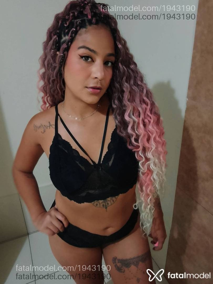 Acompanhante mulher ruiva (o) de olhos castanhos - Elettra