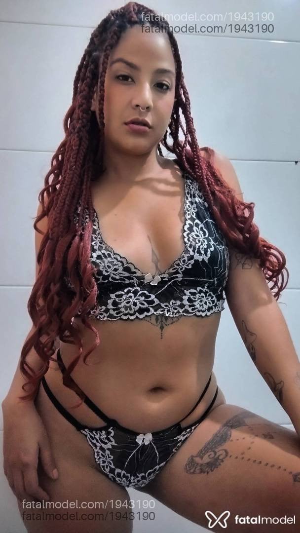 Acompanhante mulher ruiva (o) de olhos castanhos - Elettra