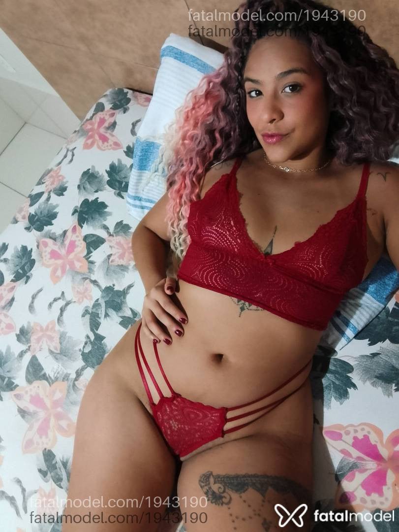 Acompanhante mulher ruiva (o) de olhos castanhos - Elettra