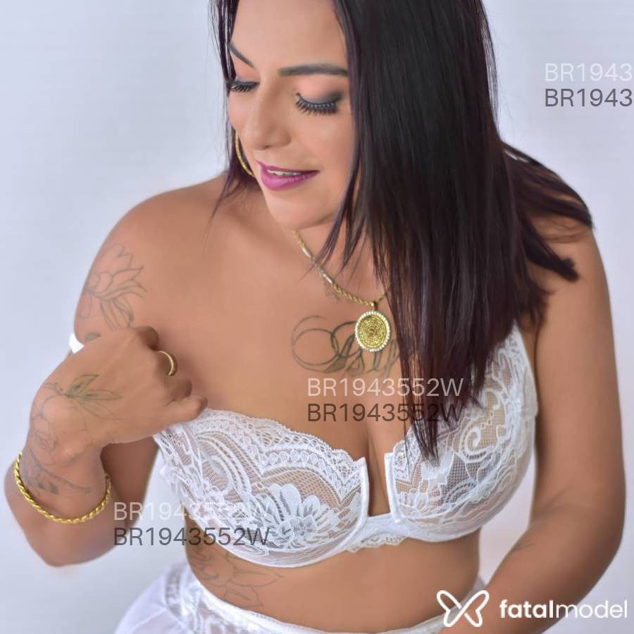 Acompanhante mulher com cabelo castanho de olhos verdes em Canoas - Fernanda Moura