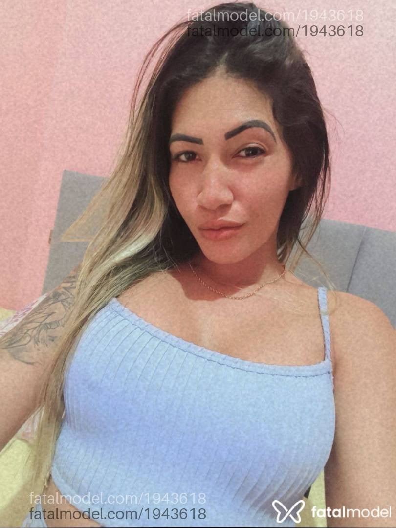 Acompanhante mulher loira (o) de olhos castanhos - Laura