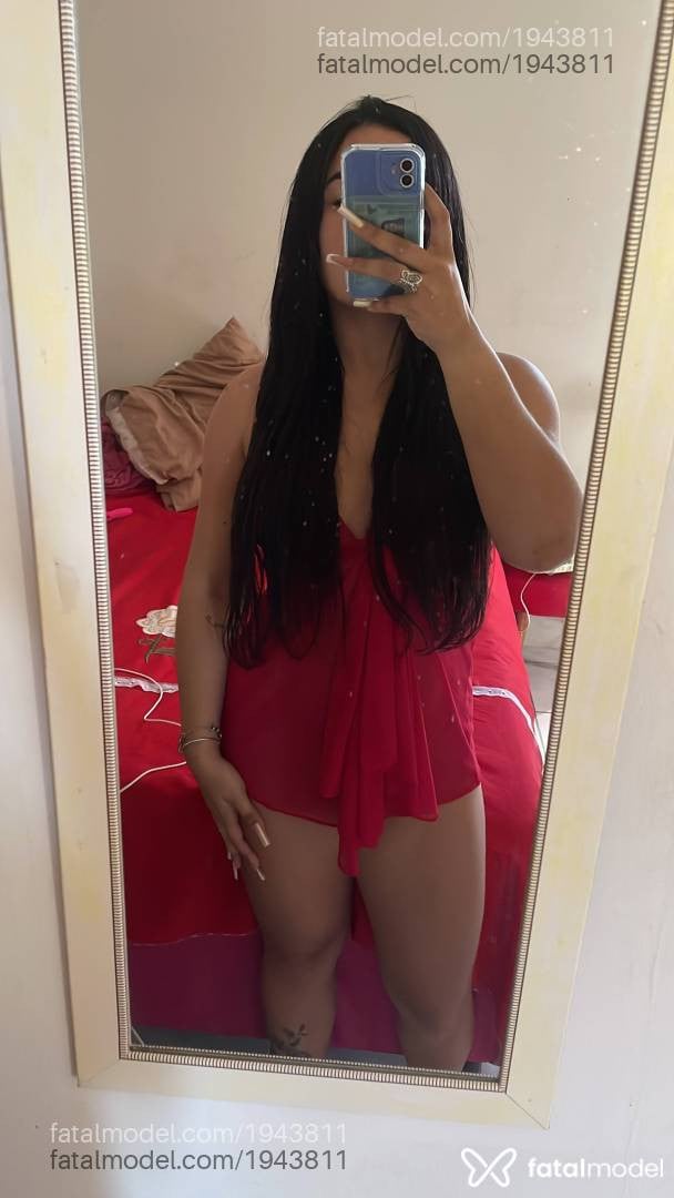 Acompanhante mulher com cabelo castanho de olhos verdes em Caruaru - Flor