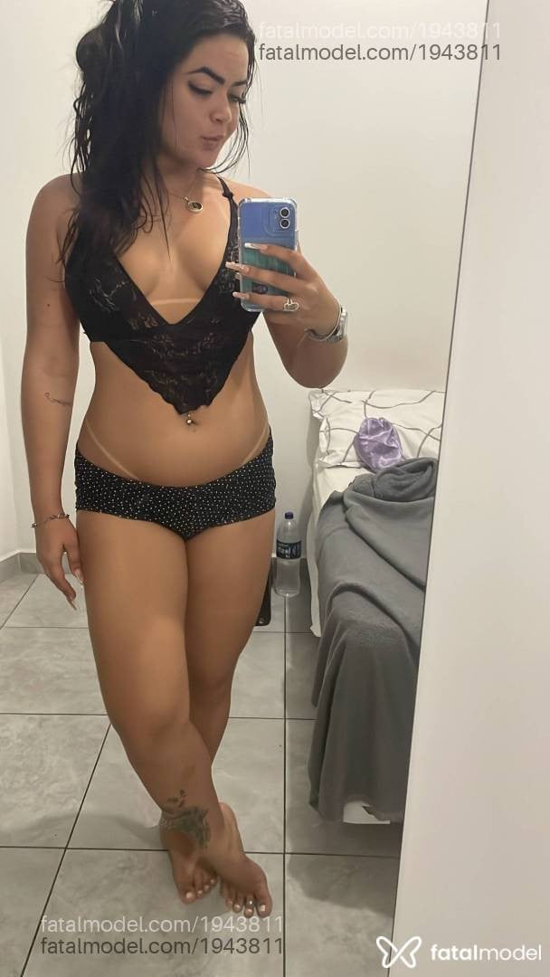 Acompanhante mulher com cabelo castanho de olhos verdes em Caruaru - Flor