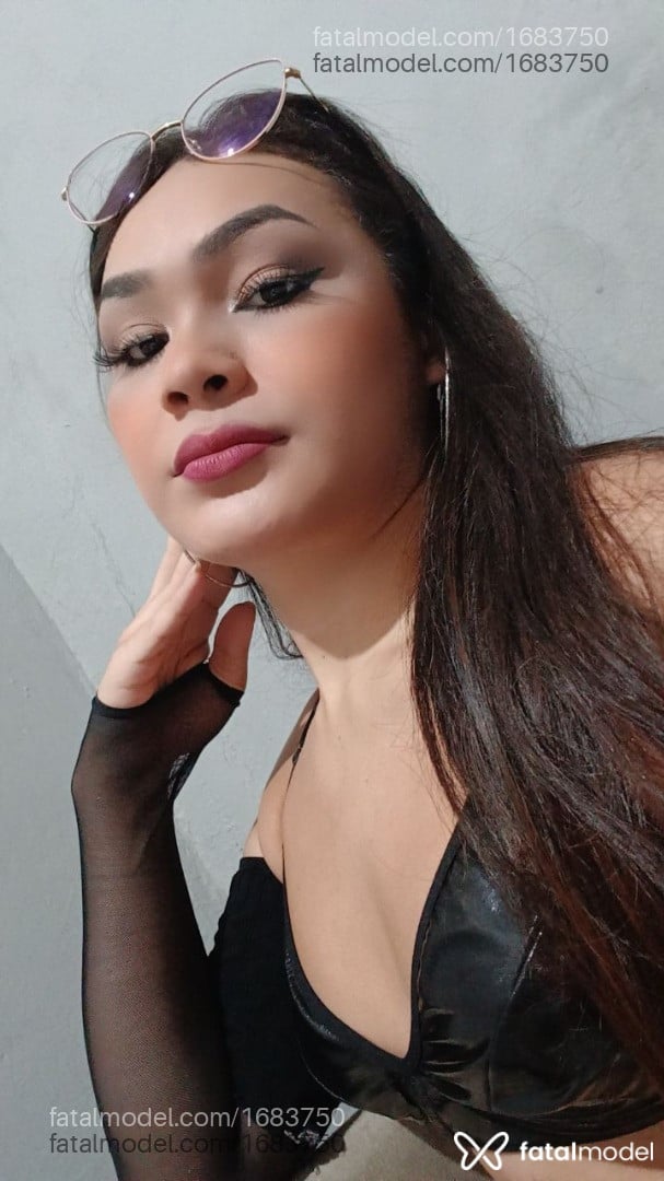 Acompanhante mulher trans com cabelo castanho de olhos mel em Belém - Mayte Castilho