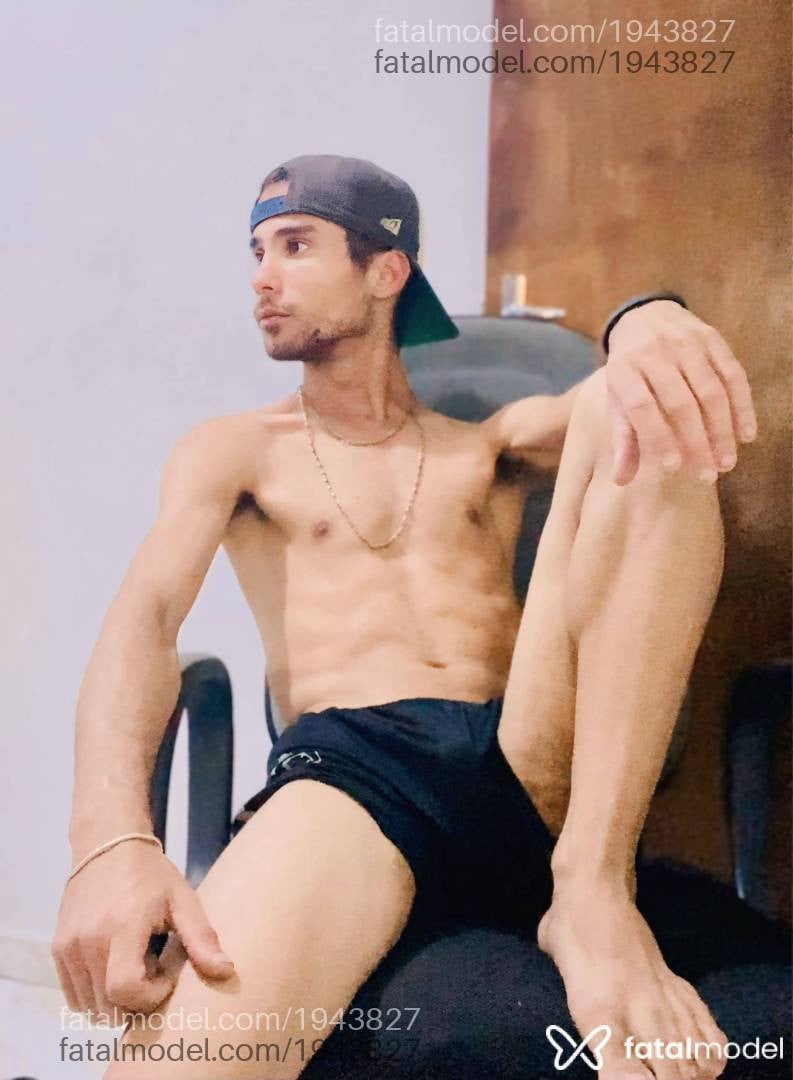 Acompanhante homem com cabelo castanho de olhos castanhos em Americana - França