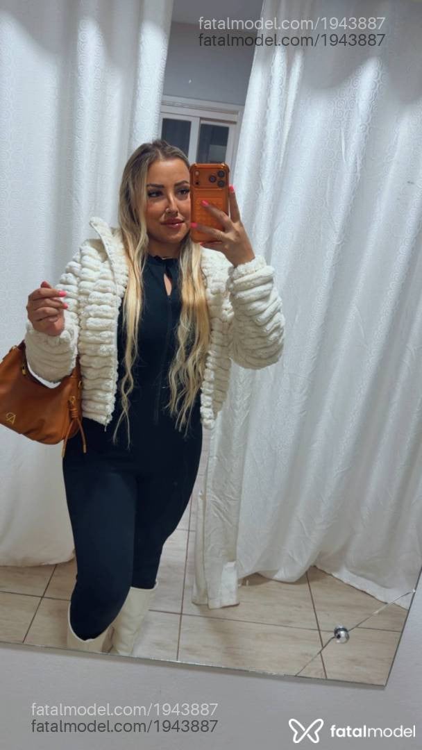 Acompanhante mulher loira (o) de olhos mel - Maitê