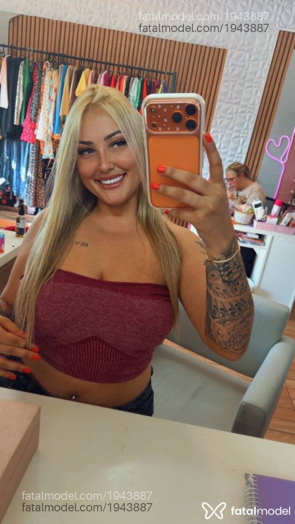 Acompanhante mulher loira (o) de olhos mel - Maitê