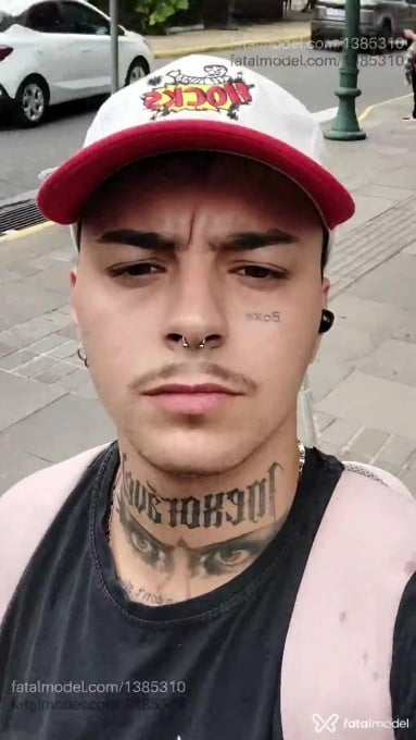 Acompanhante homem trans com cabelo castanho de olhos castanhos em São Borja Acompanhante homem trans com cabelo castanho de olhos castanhos em São Borja - Ricardo
