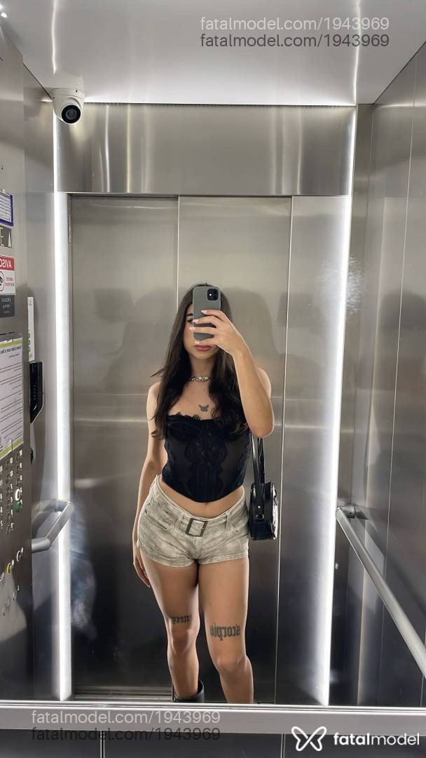 Acompanhante mulher trans morena (o) de olhos castanhos - Gabriela