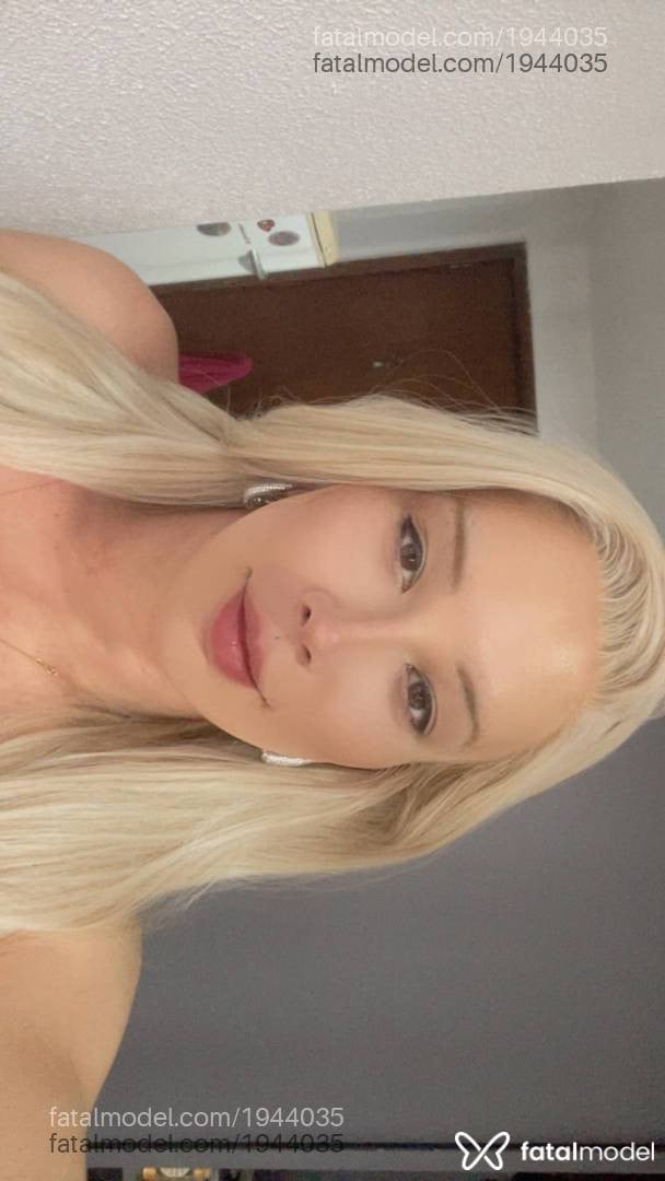 Acompanhante mulher trans loira (o) de olhos castanhos - Letícia Capucci