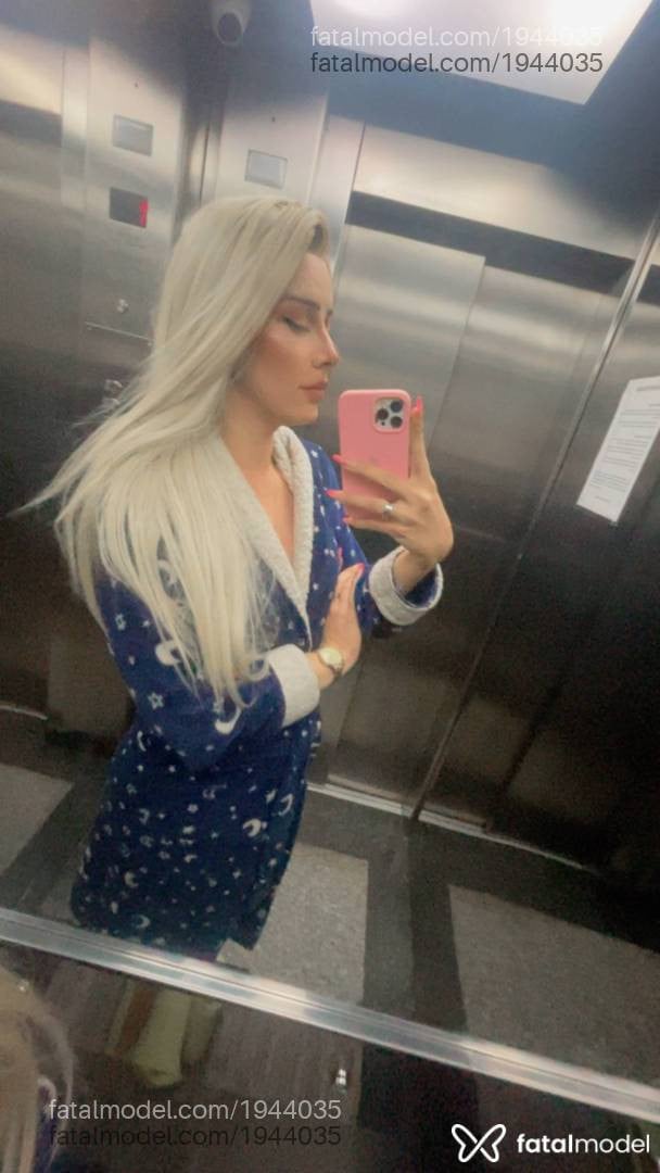 Acompanhante mulher trans loira (o) de olhos castanhos - Letícia Capucci