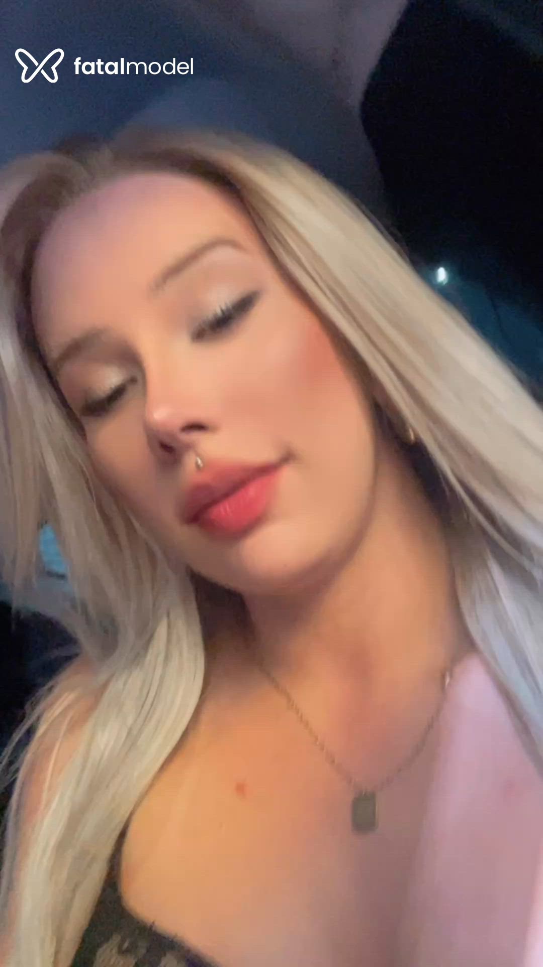 Acompanhante mulher trans loira (o) de olhos castanhos em Curitiba Acompanhante mulher trans loira (o) de olhos castanhos em Curitiba - Letícia Capucci