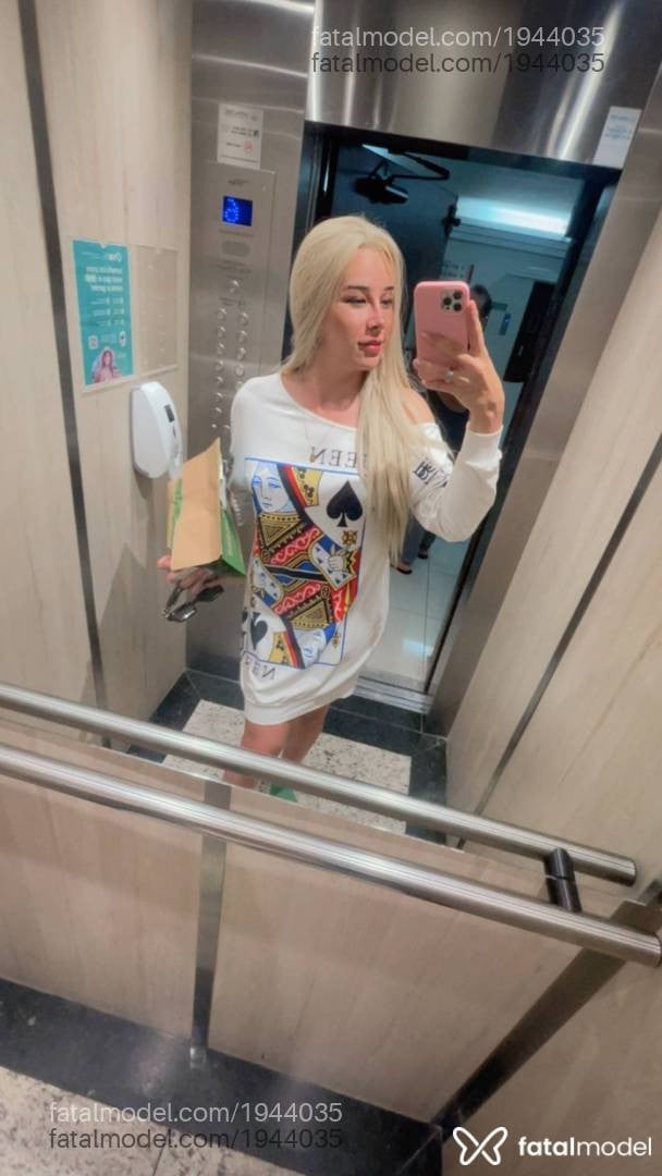 Acompanhante mulher trans loira (o) de olhos castanhos - Letícia Capucci