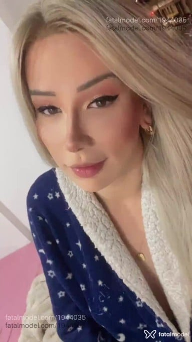 Acompanhante mulher trans loira (o) de olhos castanhos em Curitiba Acompanhante mulher trans loira (o) de olhos castanhos em Curitiba - Letícia Capucci