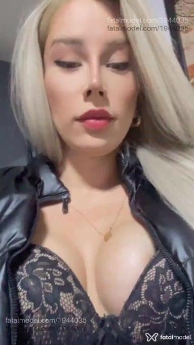 Acompanhante mulher trans loira (o) de olhos castanhos em Curitiba Acompanhante mulher trans loira (o) de olhos castanhos em Curitiba - Letícia Capucci